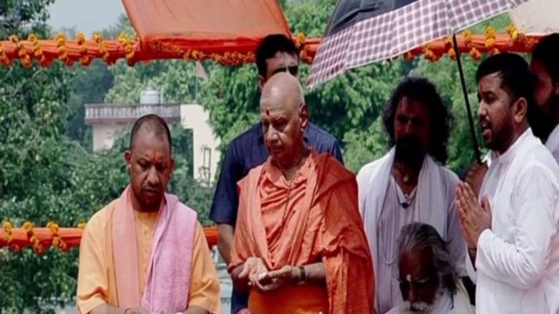 Ayodhya Ram Mandir: Yogi Adityanath यांच्या कडून राम मंदिर गर्भगृहाचा शिलान्यास संपन्न