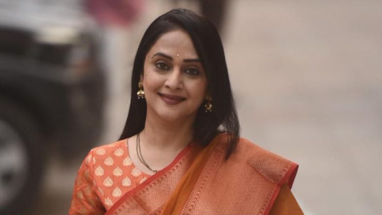 Mrinal Kulkarni: मृणाल कुलकर्णी यांची प्लॅनेट मराठी ओटीटी परिवारात एन्ट्री...