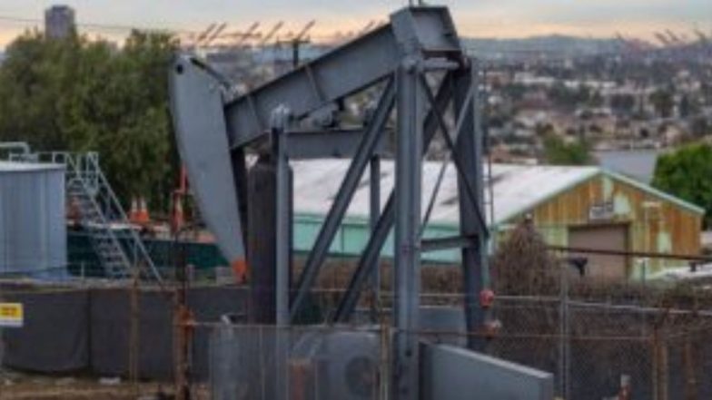 Crude Oil Price: कच्चा तेलाच्या किंमतीत प्रति बॅरल 2.1 डॉलरची वाढ; भारतात पेट्रोल-डिझेल महागण्याची शक्यता