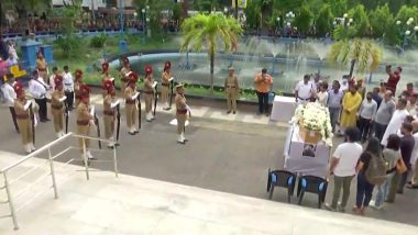 Singer KK Funeral: Rabindra Sadan परिसरात गायक केके ला बंदुकीची सलामी; CM Mamata Banerjee यांनीही वाहिली आदरांजली