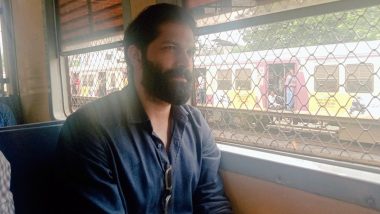 Amit Thackeray यांचा आज अंबरनाथ, बदलापूर आणि उल्हासनगर मध्ये दौरा; सहकार्‍यांसोबत केला Mumbai Local ने प्रवास (View Pics)