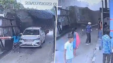 Uttarakhand: सिमेंटने भरलेला ट्रक अचानक टोल प्लाझाला धडकून उलटला, अपघातात एक मुलगी जखमी (Watch Video)