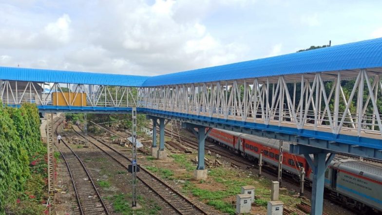 Mumbai: पश्चिम रेल्वेने वांद्रे टर्मिनस आणि खार रोडला जोडणारा नवीन स्कायवॉक केला सुरू