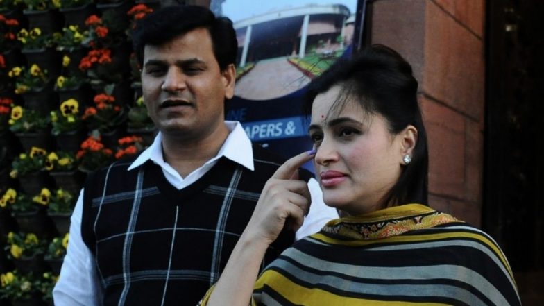 Umesh Kolhe Murder Case: उमेश कोल्हे यांच्या घराबाहेर राणा दाम्पत्याने केले हनुमान चालिसाचे पठण, दोषींना केली फाशीची मागणी