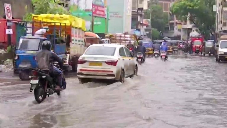 Mumbai Rains: मुंबई, नवी मुंबई, कल्याण, ठाणे भागात 1 वाजेपर्यंत अतिमुसळधार पावसाचा इशारा