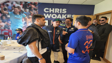 MS Dhoni Meets Team India: इंग्लंडविरुद्ध भारताच्या विजयानंतर एमएस धोनी पोहोचला टीम इंडियाच्या ड्रेसिंग रूममध्ये, खेळाडूंना दिला खास मंत्र