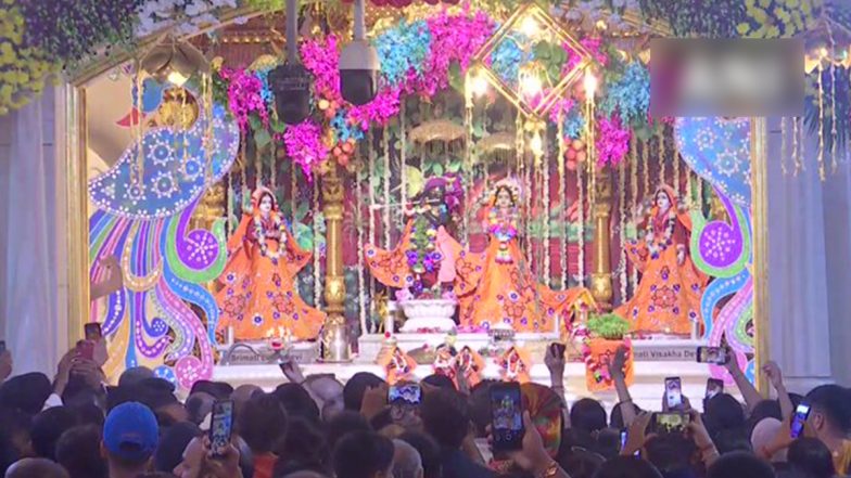 Krishna Janmastami 2022 Celebration: देशभरात मोठ्या उत्साहात साजरा होत आहे कृष्ण जन्माष्टमी उत्सव; मथुरेत जमली भाविकांची गर्दी, पहा फोटोज