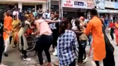 Girls Fight Viral Video: मुलींच्या दोन गटात तुफान हाणामारी; एकमेकींच्या झिंज्या उपटून लाथा-बुक्क्यांनी मारहाण (Watch)