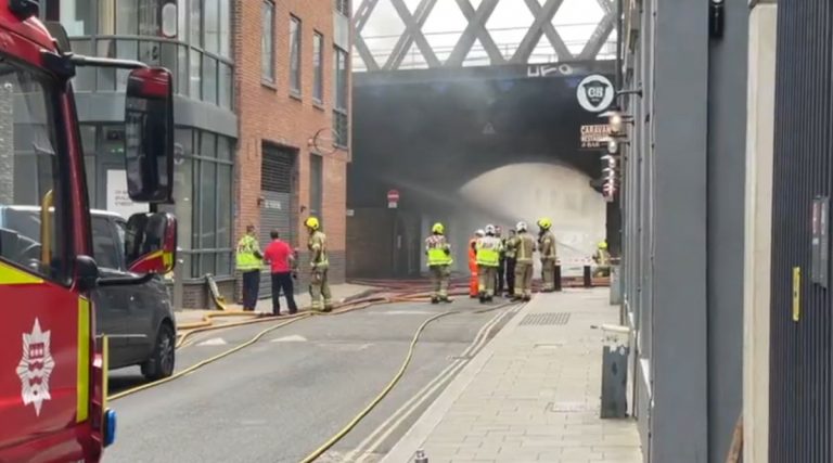 London Bridge Fire Video: लंडन ब्रिजजवळ भीषण आग, रेल्वे वाहतूक विस्कळीत, अग्निशमन दलाच्या 10 गाड्या दाखल