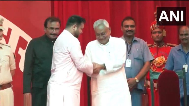 Nitish Kumar and Tejashwi Yadav: नीतीश कुमार आणि तेजस्वी यादव यांनी शपथविधीनंतर परस्परांना दिल्या शुभेच्छा