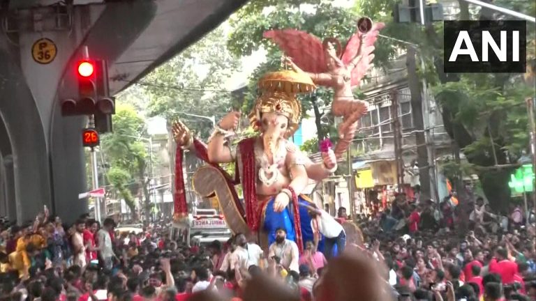 Chintamani Ganpati Chinchpokali: चिंचपोकळीच्या चिंतामणीचा आगमन सोहळा पडला पार, चिंतामणीचं पाहा देखणं रुप