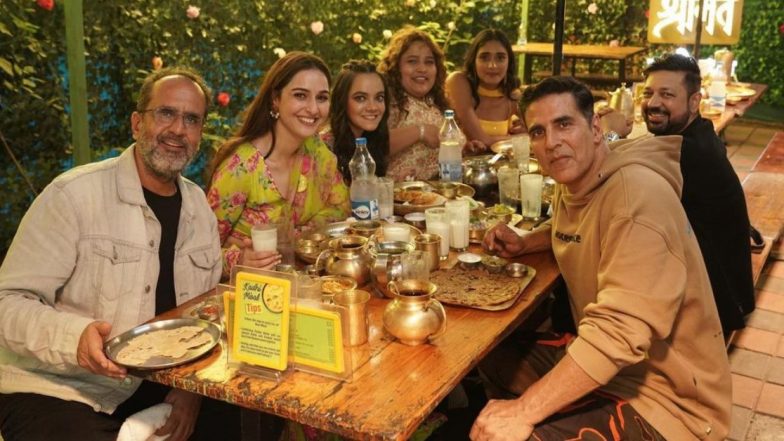 Akshay Kumar: 'रक्षा बंधन' चित्रपटाची टीम प्रमोशनसाठी पुण्यात, हॉटेलमध्ये मिसळ पाववर मारला ताव (Watch Video)