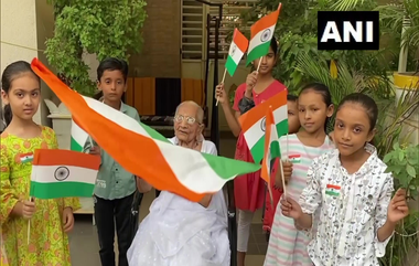 Har Ghar Tiranga: हर घर तिरंगा मोहीमेत पंतप्रधान मोदींच्या आई हिराबेन मोदींनीही घेतला सहभाग, निवासस्थानी तिरंगा फडकवत लहान मुलांना केले राष्ट्रध्वजाचे वाटप