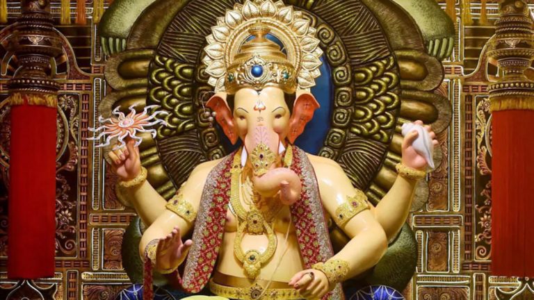 Lalbaugcha Raja 2022 First Look Live Streaming: गणेश भक्तांना आज सायंकाळी 7 वाजता घेता येणार लालबागच्या राजाचे मुख दर्शन; ‘येथे’ पाहा लाईव्ह