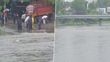 Maharashtra: पुण्यातील मुळा मुठा नदीच्या पाण्याची पातळी वाढली; खडकवासला धरणातून पाण्याचा विसर्ग सोडल्याने बाबा भिडे पूल पाण्याखाली, पहा फोटोज