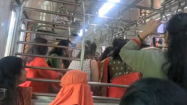 Garba In Mumbai Local: मुंबई लोकल मध्ये 'गरबा'; नवरात्रोत्सवाची धूम सर्वत्र  (Watch Video)