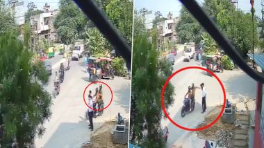 Video: दुचाकीवरून आलेल्या दोन चोरट्यांनी एका व्यक्तीचा मोबाईल हिसकावला, आरोपींना पकडण्यासाठी पोलिसांचे शर्थीचे प्रयत्न सुरु