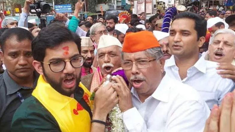 Pune Ganpati Visarjan 2022: चंद्रकांत पाटील आणि आदित्य ठाकरे यांचे एकत्र 'गणपती बाप्पा मोरया'; गणेशविसर्जन मिरवणुकीत दोघांकडून पालखीला खांदा