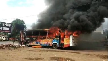 Bus caught fire On Jalna Road: औरंगाबाद- जालना रोडवर बसला आग, सर्व प्रवासी सुरक्षीत