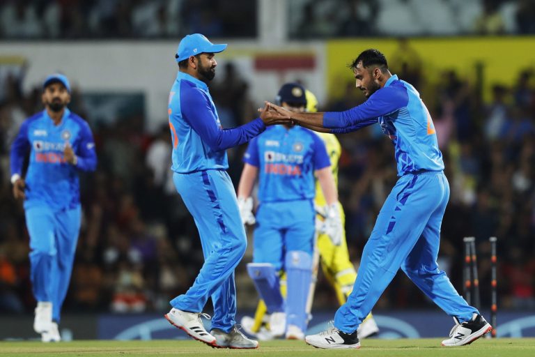 IND vs AUS, 2nd T20: ऑस्ट्रेलियाने 8 षटकात 90 धावा केल्या, मॅथ्यू वेडने झंझावाती खेळी खेळली