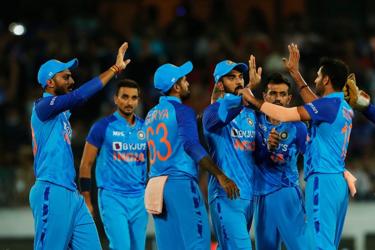 IND vs AUS 3rd T20: ऑस्ट्रेलियाने भारतासमोर ठेवले 187 धावांचे लक्ष्य, अक्षर पटेलने घेतले 3 बळी