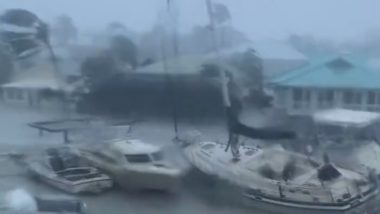 Hurricane Ian In Florida, Video: इयान चक्रीवादळाचा फ्लोरिडाला तडाखा, मुसळधार पावसाने समुद्राला उधान; घरांना तरंगत्या बोटींचा गराडा, 23 बेपत्ता, पाहा व्हिडिओ