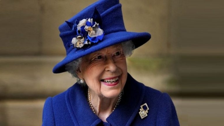 Queen Elizabeth II Death: ब्रिटनच्या महाराणी क्वीन एलिझाबेथ यांच्या मृत्यूनंतर बकिंगहॅम पॅलेसच्या बाहेर दुहेरी इंद्रधनुष्य, सोशल मिडीयावर फोटोची जोरदार चर्चा