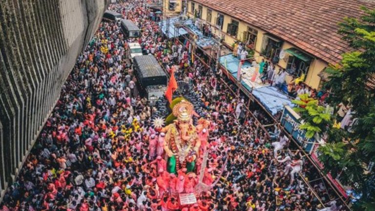 Lalbaugcha Raja 2022 Visarjan: लालबागचा राजा विसर्जन मिरवणूकीला भाविकांची तोबा गर्दी (Watch Video)