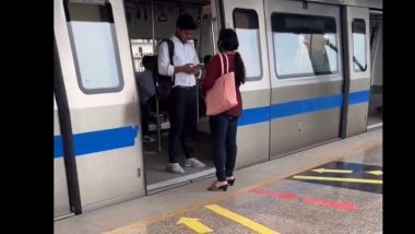 रेल्वे, मेट्रो प्रवासात दारात मोबाईल वापरणं धोक्याचं; 'दक्षते'चा इशारा देणारा हा व्हिडिओ पहाच (Watch Video)