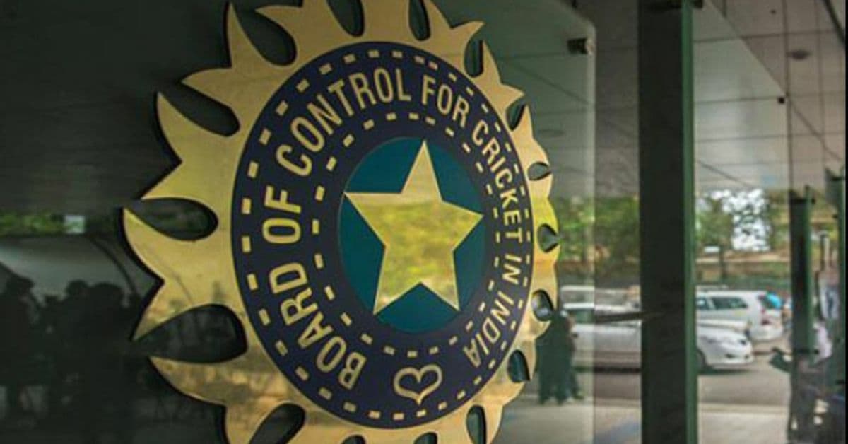 BCCI New Policy: भारताचा BGT पराभवानंतर बीसीसीआयने कुटुंबासोबत दौऱ्यावर जाण्यास घातली बंदी