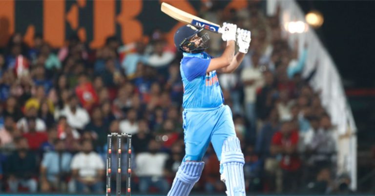 Rohit Sharma ने मोडला Yuvraj Singh चा विक्रम, T20 विश्वचषकात सर्वाधिक षटकार मारणारा ठरला भारतीय खेळाडू