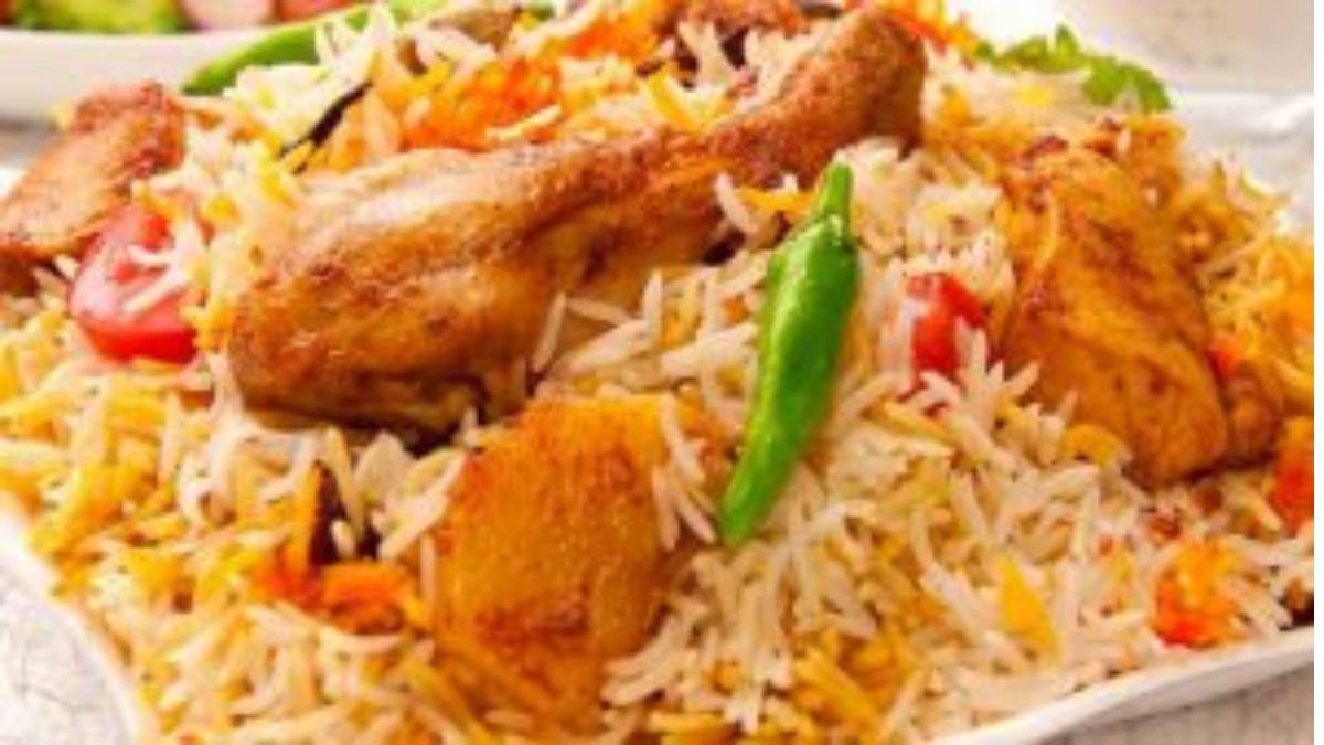 Online Food Delivery: डिलिव्हरी बॉयने वाटेतचं खाल्ले चिकन; ग्राहकासाठी ठेवले फक्त हाडे; चिठ्ठी लिहून सांगितलं 'हे' कारण