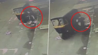 Thane: ठाणे रेल्वे स्टेशन बाहेर रिक्षाचालकाकडून तरुणीचा विनयभंग; जाब विचारायला गेलेल्या तरुणीला आरोपीने नेले फरफटत, Watch Video