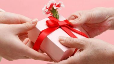 Bhau Beej Gift Idea 2022: आनंदाने साजरा करा बहिण-भावाच्या प्रेमाच्या नात्याचा सण, भाऊबीजेला बहिणीला द्या काही हटके गिफ्ट