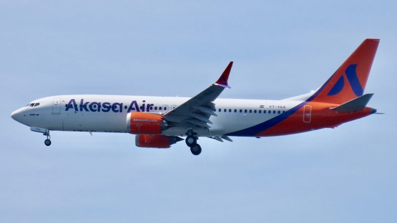 टेक ऑफ केलेले Akasa Airlines चे विमान पुन्हा Mumbai Airport वर परतले, इंजिनमधून वास येत असल्याने घेतला निर्णय
