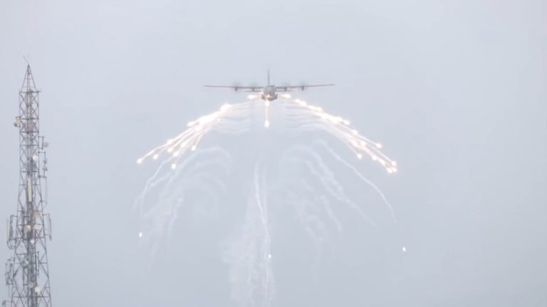 Indian Air Force Video: भारतीय वायुसेनेचा आज 90 स्थापना दिन, पहा डोळ्यांचे पारणे फेडणारे एअर फोर्सची प्रात्याक्षिके!