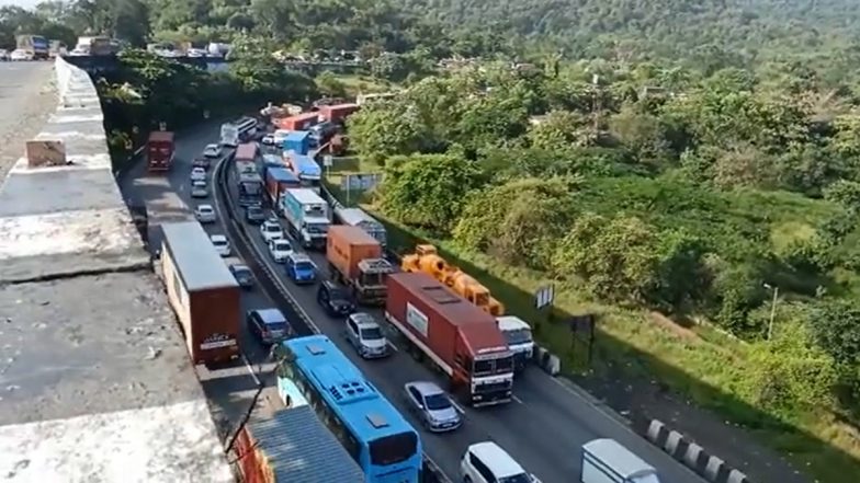 Mumbai Pune Expressway Traffic Update: खंडाळा घाटामध्ये कंटेनर उलटून अपघात; मुंबई कडे येणार्‍या वाहतूकीच्या मार्गात बदल