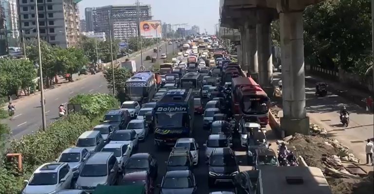 Mumbai Traffic: मुंबई सीएसएमटी ईस्टर्न एक्स्प्रेस हायवेवर वाहतूक कोंडी, वाहने मोठ्या प्रमाणावर अडकली