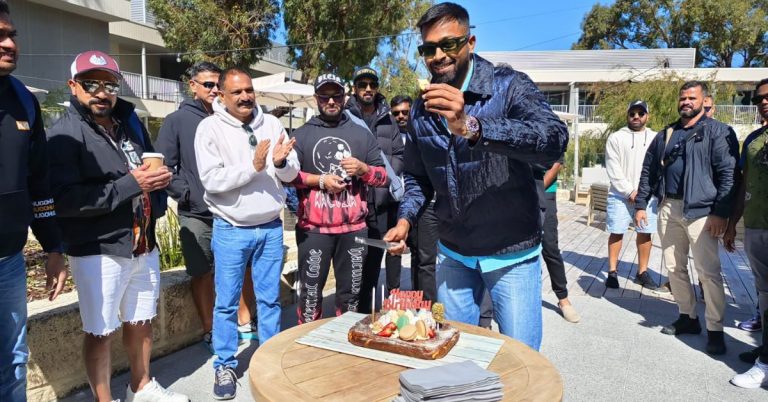 Hardik Pandya Birthday Images: हार्दिक पंड्याने ऑस्ट्रेलियात साजरा केला वाढदिवस, टीम इंडियाचे खेळाडू सेलिब्रेशनमध्ये मग्न, पहा फोटो