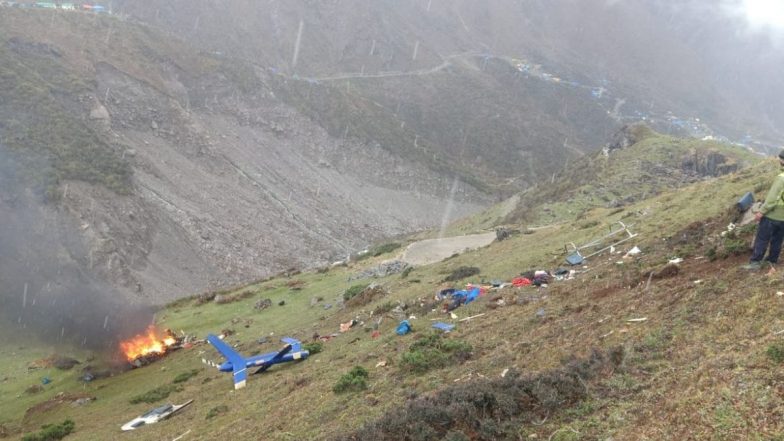 Kedarnath Helicopter Crash: केदारनाथला भाविकांना घेऊन जाणारं हेलिकॉप्टर दुर्घटनाग्रस्त; मदतकार्यासाठी टीम घटनास्थळी दाखल (Watch Video)