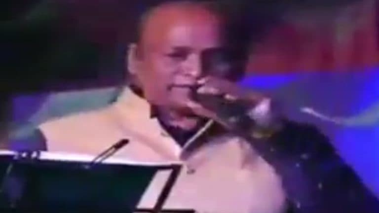 ओडिया गायक Murali Mohapatra परफॉर्मन्सदरम्यान स्टेजवर कोसळले; झाले निधन (Watch Video)