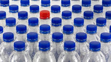 Plastic Bottle Side Effects: प्लास्टिकच्या बाटलीतील पाणी ठरू शकते स्लो पॉयझन; दुष्परिणामांमुळे उद्धभवू शकतात 'या' आरोग्य समस्या, आजच बदला तुमची सवय