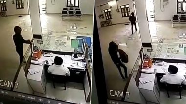 Watch: स्टेट बँक ऑफ इंडियामध्ये दरोडा; बंदुकीच्या धाकावर अवघ्या 50 सेकंदात लुटले लाखो रुपये (Video)