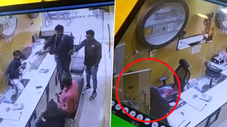 Viral Video: सराफा विक्रेत्यावर गोळ्या झाडत चोरट्यांनी घातला लाखोंचा दरोडा, पहा व्हिडीओ