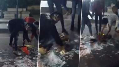 Viral Video: रस्त्यावर वाढदिवस साजरा करणं तरुणांना पडलं महागात; कचरा पाहून पोलिसांनी साफ करून घेतला रस्ता; यूजर्स म्हणाले, हा वाढदिवस कधीच विसरणार नाही, Watch Video
