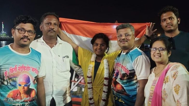Mumbai: मोठी कामगिरी! अरबी समुद्रात 36 किलोमीटर पोहून कीर्तीने जागतिक विक्रमाची केली नोंद (Watch Video)