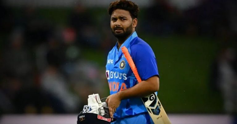 Rishabh Pant Car Accident: ऋषभ पंत लवकर बरा होण्यासाठी सोशल मीडियावर चाहते करत आहे प्रार्थना, चाहते म्हणाले- Get Well Soon Champ