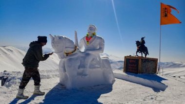 Viral Photo: शिवजयंतीनिमित्त बर्फामध्ये साकारलेल्या शिवरायांचा १० फुटी पुतळ्याचा जुना फोटो सोशल मीडियावर व्हायरल