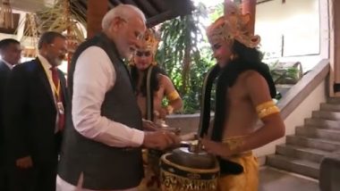 PM Narendra Modi यांनी Indonesia च्या Bali मध्ये लुटला पारंपारिक वाद्य वादनाचा आनंद (Watch Video)