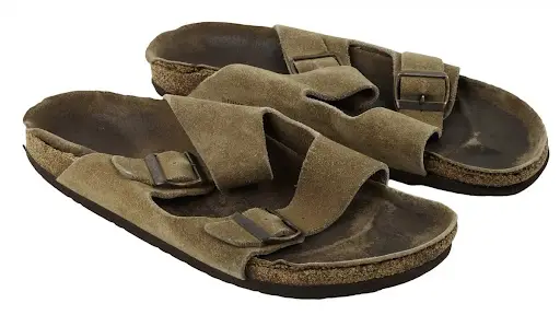 Steve Jobs&rsquo;s यांच्या खास सँडलचा करण्यात आला लिलाव, किंमत ऐकून बसेल धक्का